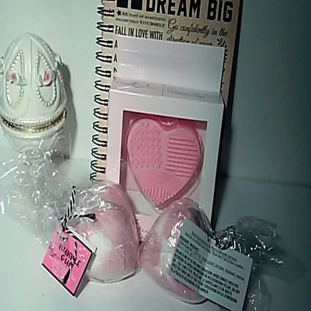 Opulent Beauty NWOT cleaning pad Bubble Gum burst